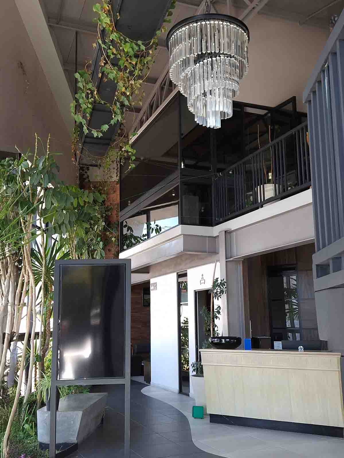 Interior de la funeraria Valparaíso, el estilo esta enfocado en la naturaleza