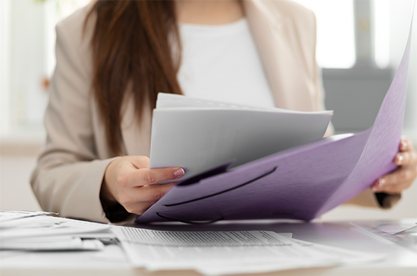 Asesoría en trámites y documentación para servicios funerarios completos.