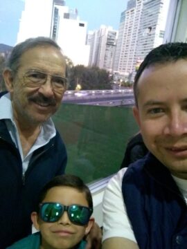 Imágenes para rendir homenaje a persona finada, estas pueden variar en su contenido.