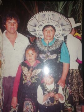Imágenes para rendir homenaje a persona finada, estas pueden variar en su contenido.