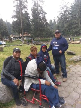 Imágenes para rendir homenaje a persona finada, estas pueden variar en su contenido.