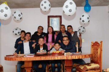 Imágenes para rendir homenaje a persona finada, estas pueden variar en su contenido.