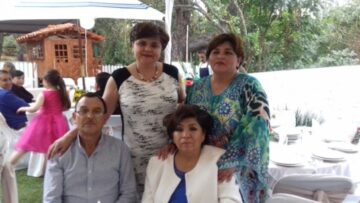 Imágenes para rendir homenaje a persona finada, estas pueden variar en su contenido.