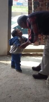 Imágenes para rendir homenaje a persona finada, estas pueden variar en su contenido.