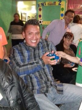 Imágenes para rendir homenaje a persona finada, estas pueden variar en su contenido.