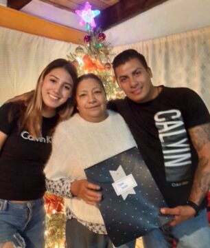 Imágenes para rendir homenaje a persona finada, estas pueden variar en su contenido.