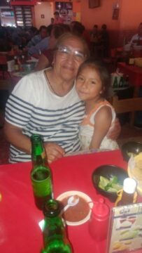Imágenes para rendir homenaje a persona finada, estas pueden variar en su contenido.