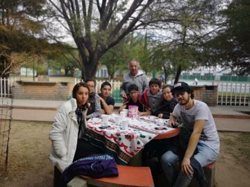 Imágenes para rendir homenaje a persona finada, estas pueden variar en su contenido.