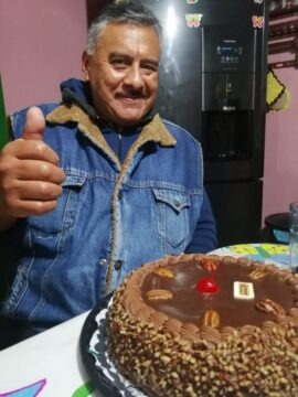 Imágenes para rendir homenaje a persona finada, estas pueden variar en su contenido.