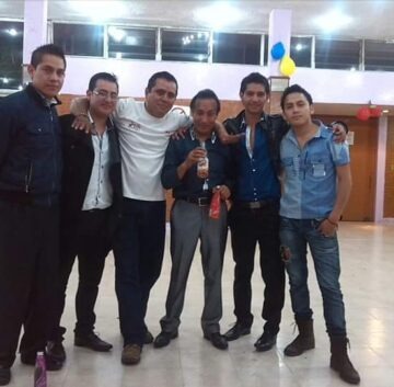 Imágenes para rendir homenaje a persona finada, estas pueden variar en su contenido.