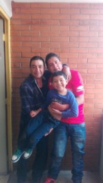 Imágenes para rendir homenaje a persona finada, estas pueden variar en su contenido.