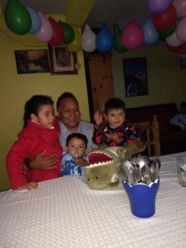 Imágenes para rendir homenaje a persona finada, estas pueden variar en su contenido.