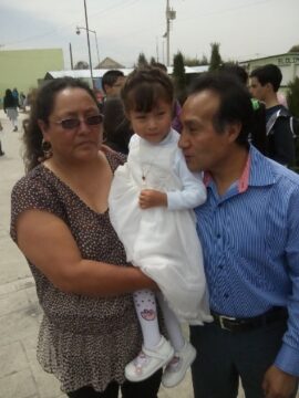 Imágenes para rendir homenaje a persona finada, estas pueden variar en su contenido.