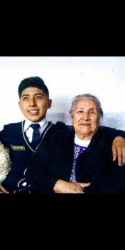 Imágenes para rendir homenaje a persona finada, estas pueden variar en su contenido.