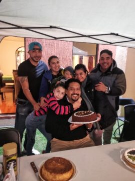 Imágenes para rendir homenaje a persona finada, estas pueden variar en su contenido.