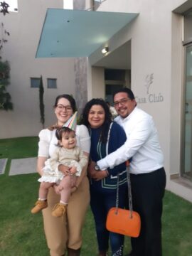 Imágenes para rendir homenaje a persona finada, estas pueden variar en su contenido.