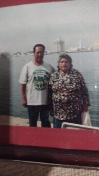 Imágenes para rendir homenaje a persona finada, estas pueden variar en su contenido.