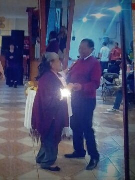 Imágenes para rendir homenaje a persona finada, estas pueden variar en su contenido.