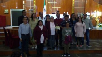 Imágenes para rendir homenaje a persona finada, estas pueden variar en su contenido.