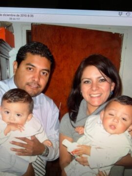 Imágenes para rendir homenaje a persona finada, estas pueden variar en su contenido.
