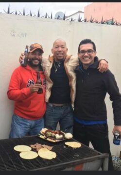 Imágenes para rendir homenaje a persona finada, estas pueden variar en su contenido.