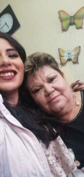 Imágenes para rendir homenaje a persona finada, estas pueden variar en su contenido.