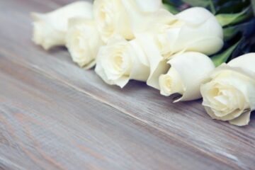 Imágenes para rendir homenaje a persona finada, estas pueden variar en su contenido.