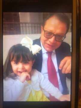 Imágenes para rendir homenaje a persona finada, estas pueden variar en su contenido.