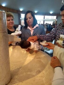Imágenes para rendir homenaje a persona finada, estas pueden variar en su contenido.