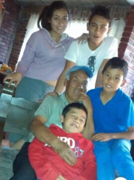Imágenes para rendir homenaje a persona finada, estas pueden variar en su contenido.