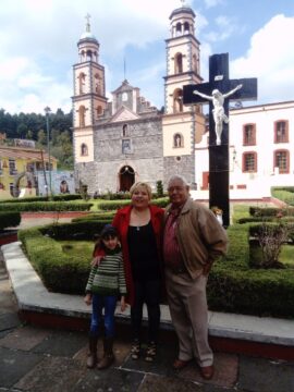 Imágenes para rendir homenaje a persona finada, estas pueden variar en su contenido.