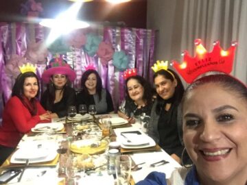 Imágenes para rendir homenaje a persona finada, estas pueden variar en su contenido.