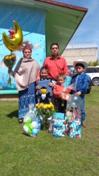 Imágenes para rendir homenaje a persona finada, estas pueden variar en su contenido.