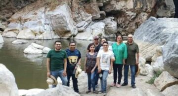 Imágenes para rendir homenaje a persona finada, estas pueden variar en su contenido.