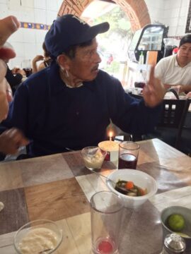 Imágenes para rendir homenaje a persona finada, estas pueden variar en su contenido.