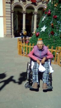 Imágenes para rendir homenaje a persona finada, estas pueden variar en su contenido.