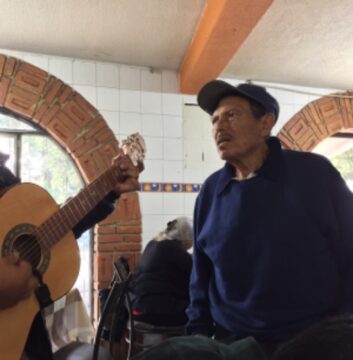 Imágenes para rendir homenaje a persona finada, estas pueden variar en su contenido.