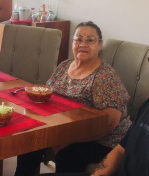 Imágenes para rendir homenaje a persona finada, estas pueden variar en su contenido.