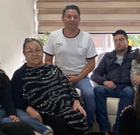 Imágenes para rendir homenaje a persona finada, estas pueden variar en su contenido.