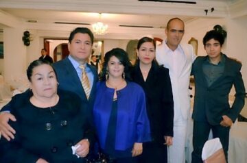 Imágenes para rendir homenaje a persona finada, estas pueden variar en su contenido.