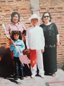 Imágenes para rendir homenaje a persona finada, estas pueden variar en su contenido.
