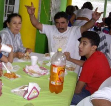 Imágenes para rendir homenaje a persona finada, estas pueden variar en su contenido.