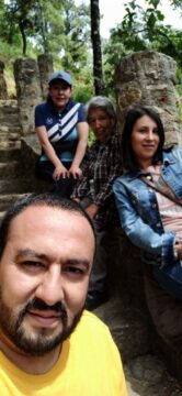 Imágenes para rendir homenaje a persona finada, estas pueden variar en su contenido.