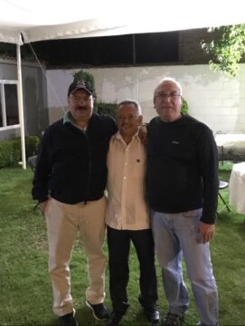 Imágenes para rendir homenaje a persona finada, estas pueden variar en su contenido.