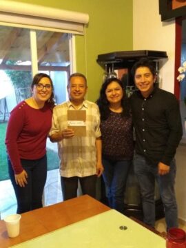 Imágenes para rendir homenaje a persona finada, estas pueden variar en su contenido.
