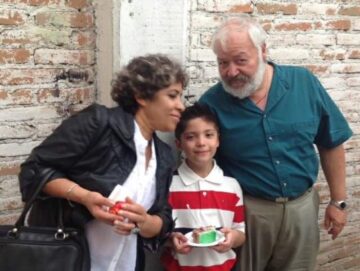 Imágenes para rendir homenaje a persona finada, estas pueden variar en su contenido.