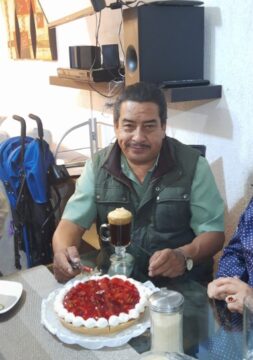 Imágenes para rendir homenaje a persona finada, estas pueden variar en su contenido.