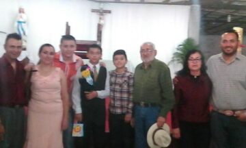 Imágenes para rendir homenaje a persona finada, estas pueden variar en su contenido.