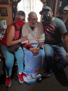 Imágenes para rendir homenaje a persona finada, estas pueden variar en su contenido.