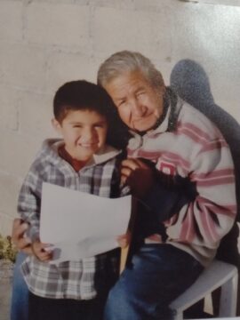 Imágenes para rendir homenaje a persona finada, estas pueden variar en su contenido.